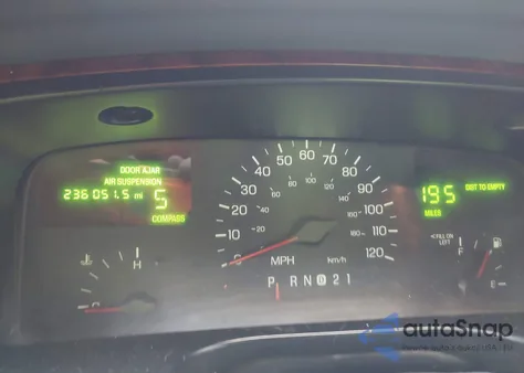 1998 Lincoln Town Car Executive from USA, damaged, VIN 1LNFM81W5WY701039